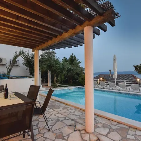 2 Bedroom Gorgeous In *
