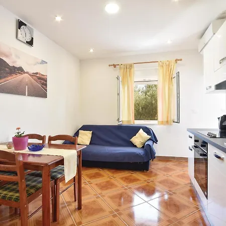 2 Bedroom Gorgeous In * Mimice