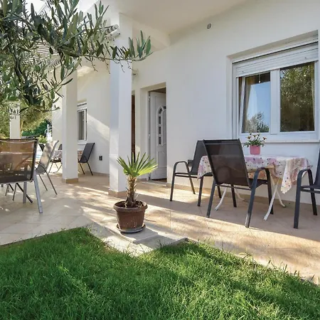 2 Bedroom Gorgeous In *